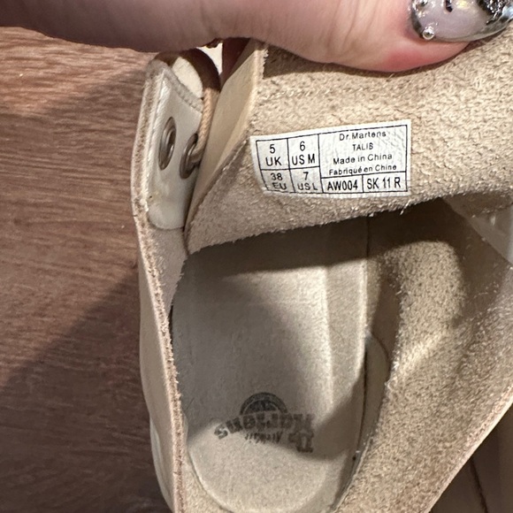 Dr. Martens Talib Boots Soft Leather Beige - Picture 2 of 5